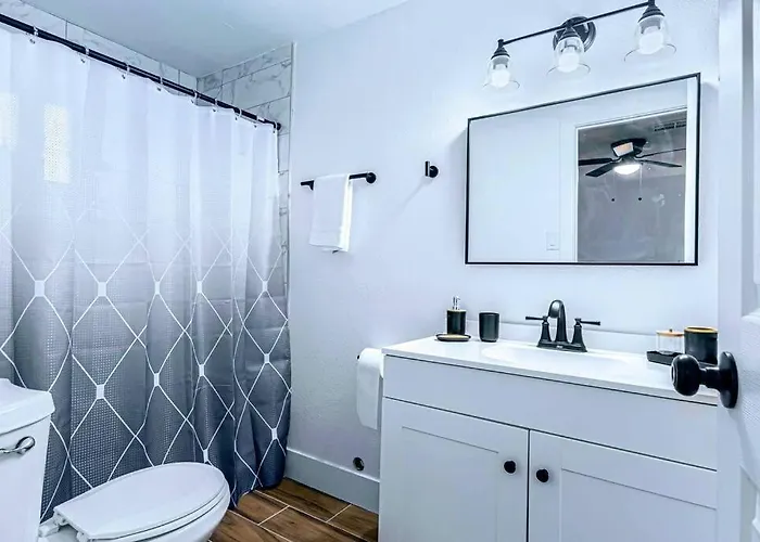 Retreat - 1 Bedroom King With 2 Smart Tvs - 10 Min From Airp - Unit B Phoenix
