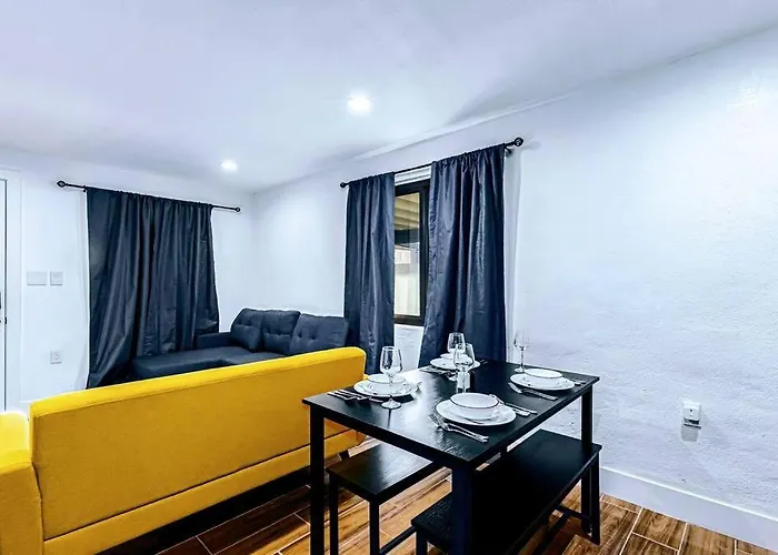 Retreat - 1 Bedroom King With 2 Smart Tvs - 10 Min From Airp - Unit B *